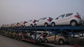 金九銀十寶雅強(qiáng)，單日發(fā)車(chē)突破三百輛——汽車(chē)銷(xiāo)售市場(chǎng)迎來(lái)旺季高峰